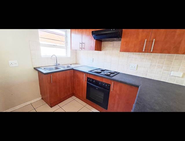 2 BEDROOM TOWNHOUSE RENTED IN WALMER HEIGHTS